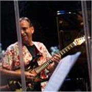 Profesor Superior de guitarra titulado por el RCSSM