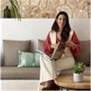 Profesora de diseño de interiores, con más de 8 años dando clases de interiorismo y con su propio estudio de diseño.