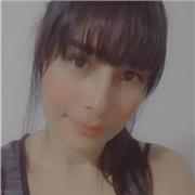 Profesora de ciencias sociales imparte clases a niños de todas las edades