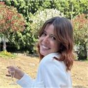 Mi chiamo Rossana, sono laureata in Matematica. Insegno con passione cercando di rendere accessibili a tutti concetti complessi.