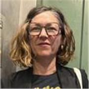 Je propose des cours de pratiques artistiques (dessin, sculpture…) et d’expérimentations plastiques 