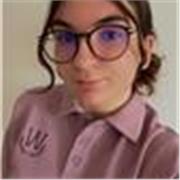 Professeure en ligne aide aux devoirs pour classe primaire