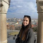 Ofrezco clases particulares de refuerzo en el mes de agosto tanto de inglés o aleman para niños de primaria en tenerife. Estoy graduada en el colegio alemán y estoy en tercero de carrera de ciencias políticas y derecho Tengo el c1 de alemán y el b2 de ing