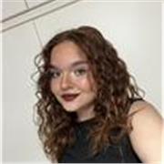 Profesora con 3 años de experiencia y nivel C1. Clases personalizadas para todos los niveles, enfocadas en mejorar tu inglés.