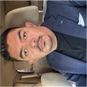 Maestro en derecho, experiencia en gobierno federal y sector privado