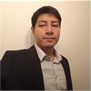 Tutor que enseña hablar el español latino jóvenes