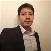 Tutor que enseña hablar el español latino jóvenes