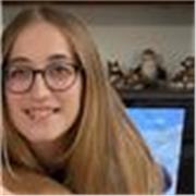 Laureata in Lingue, Letterature e Traduzione Interculturale impartisce lezioni di lingua e cultura tedesca (medie - superiori - università)
