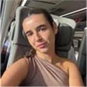 Profesora de apoyo escolar y ayuda con deberes