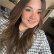 Profesora de matematicas basicas que dicta clases a todas las edades