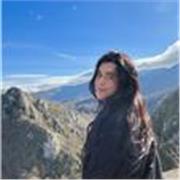 Soy políglota y profesora experimentada. Busco formar a la gente mediante aprendizaje práctico basado en mi experiencia real.