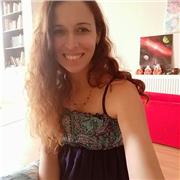 Profesora de música y artes dicta clases para todas las edades