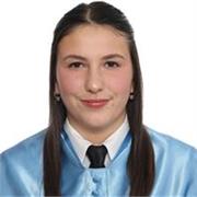 Profesora de idiomas imparte clase a personas de todas las edades