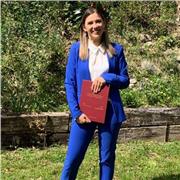 Laureata in Letteratura impartisce lezioni di Italiano, Storia e discipline umanistiche per studenti di scuola secondaria e licei