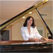 Profesora titulada superior en canto y piano imparte clases particulares presenciales y online