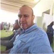 Profesor de inglés con más de 15 años de experiencia y una gran pasión por enseñar a todos los que tengan el deseo de aprender