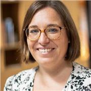 Consultora en marketing digital y comunicación con más de 15 años de experiencia y profesora universitaria