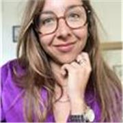 j'ai un diplôme de styliste-designer. Je suis consultante créative/designer textile. Éveil à l'art & dessin créer du lien. 