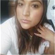 Profesor de secundaria imparte a niños de primer grado Biología