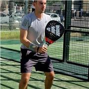 Soy Javier, graduado en Ciencias de la Actividad Física y del deporte además de haber realizado la formación de Técnico en Actividades Físicas y Animación Deportiva (TAFAD). Desde pequeño me ha apasionado el deporte desde el esquí hasta el pádel, pasando