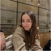 Profesora de matemáticas da clases de primaria, ESO y bachillerato