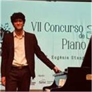 Sou professor do piano, teclado e musicalização infantil, com mais de 2 anos atuando na área, hoje com 38 alunos