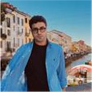 Laureato alla magistrale in musica elettronica e chitarrista