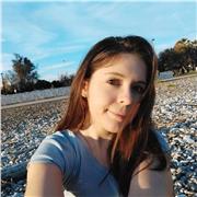 Studentessa liceo classico impartisce lezioni di letteratura