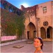 Soy profesora de inglés con experiencia trabajando con niños y adultos, y me adapto fácilmente a las necesidades 
de cada alumno