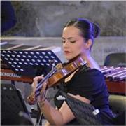 Diplomata in Violino e Pianoforte offro lezioni di Violino, Pianoforte, Teoria e Solfeggio, Armonia e Analisi, Storia della Musica
