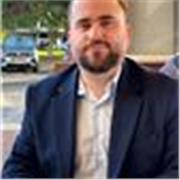 Chico bilingüe de Español e Inglés con conocimientos básicos de Idioma Ruso. Muy paciente y con buena actitud