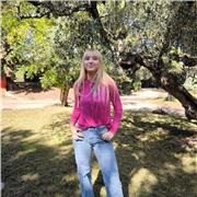 hola,tengo 18 anyos i soy bastante paciente me gusta ensenyar me gustan las lenguas i las matematicas.