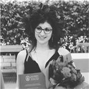 Studentessa laureata in lingue e culture moderne con la passione per la letteratura, disponibile ad impartire lezioni