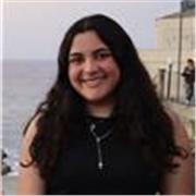 Tengo un nivel de inglés avanzado. He trabajado con niños en campamentos de verano americanos. 