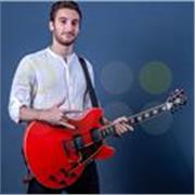 Diplomato al CPM offre lezioni di chitarra per tutte le età e tutti i livelli