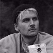 I’m an illustrator focused on storytelling and design, helping beginners build creative confidence and develop their unique style.