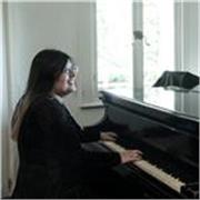 Profesora de piano da clases particulares a principiantes de todas las edades