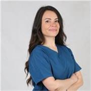 Fisioterapeuta especializada imparte clases de pilates a domicilio