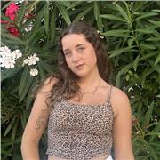 Profesora titulada en bachillerato artístico con experiencia dando clases particulares a niños y niñas des de primaria a la eso.