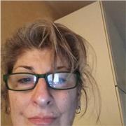 Formazione umanistica laurea in lingua e letteratura inglese,diploma di i glese conseguirò presso il Trinity College impartisce lezioni di inglese