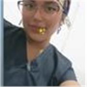 Profesor de ciencias naturales imparte clases a niños de distintas edades