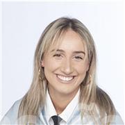 Profesora de Educación Primaria e Infantil apta para dar clase a todo tipo de edades.