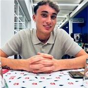 Supporto compiti per studenti delle superiori con un tutor universitario esperto