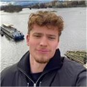 Estudiante de Ingeniería Informática en la UPM, con experiencia en clases particulares y excelente nivel en matemáticas.