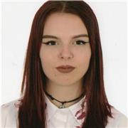 Profesora de pintura y dibujo,con experiencia en colegios públicos y con formación de monitora de ocio y tiempo libre.