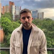 Profesor de derecho con enfasis en derecho privado, societario, y en general, en cualquier rama del derecho comercial