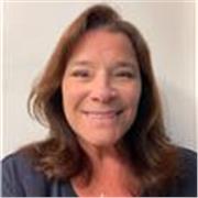 I provide private English lessons tailored to the needs of each learner.