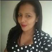 Profesora de administración se dan clases a alumnos de secundaria