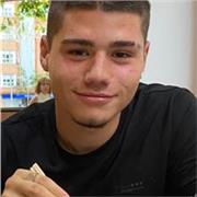 Me defino como un profesor carismático y cercano