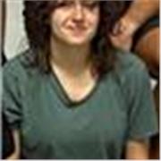 Paciente, comprensiba y cariñosa.  A niños con interés en común y que vengan porque les guste.
